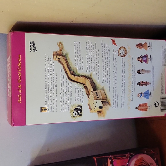 Vintage 1993 Chinese Barbie collectible - Picture 3 of 4